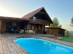  Preciosa Caba�a de madera con Piscina